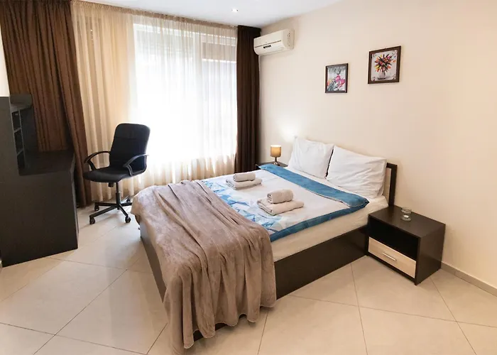 Becentral! By Rv Apartment Warna