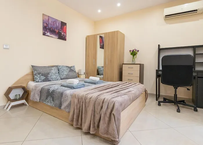 Becentral! By Rv Apartment Warna